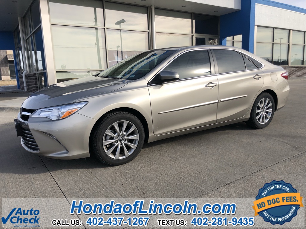 Used 2015 Toyota Camry XLE near Omaha #J1551A | Honda of Lincoln